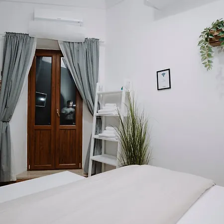Bonne Nuit Bed & Breakfast *